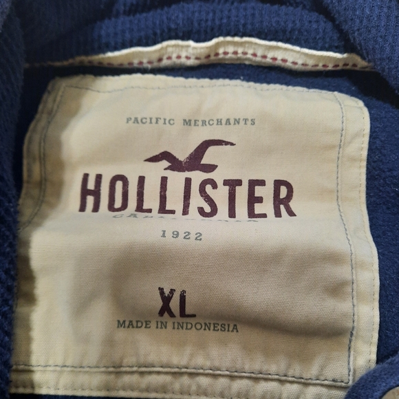 HOLLISTER SWEATER!!!! - Picture 2 of 2